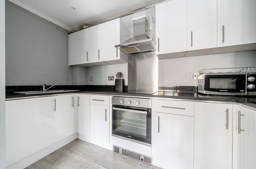 Property photo 2 of 16 1320233-10-687661...