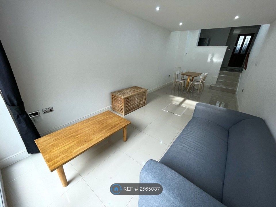 Property photo 2 of 17 Living Room