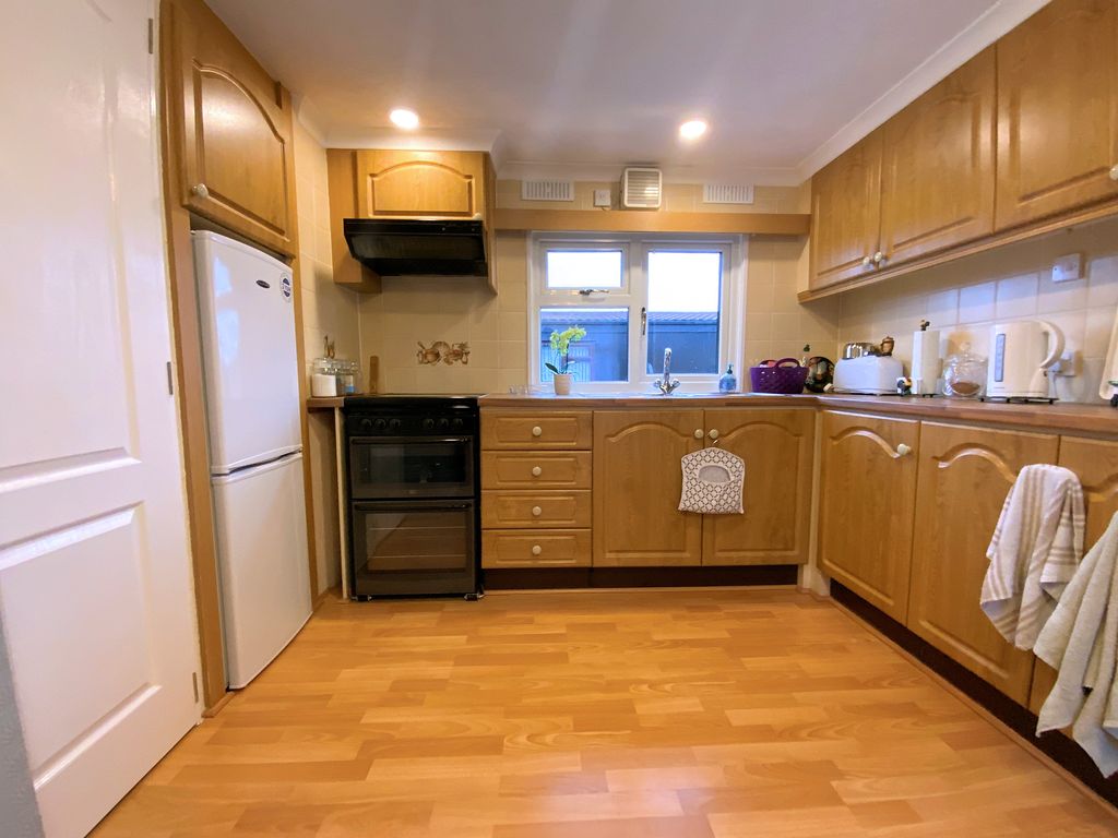Property photo 2 of 6 (8)