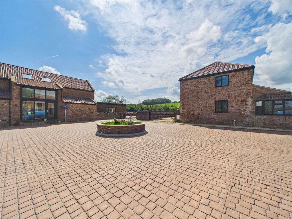 Property photo 2 of 28 Picture No. 08