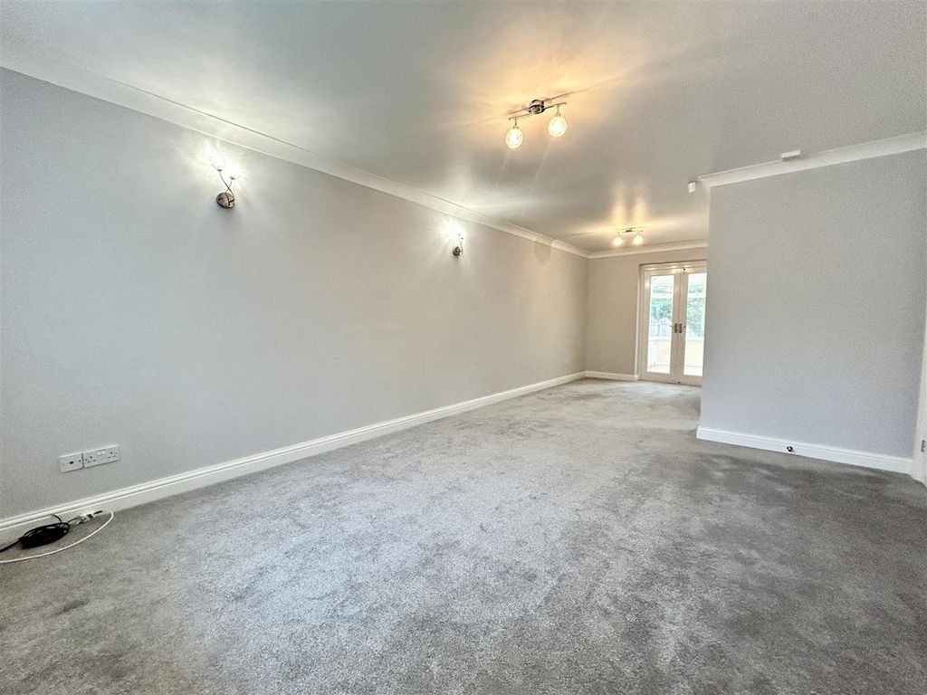 Property photo 2 of 25