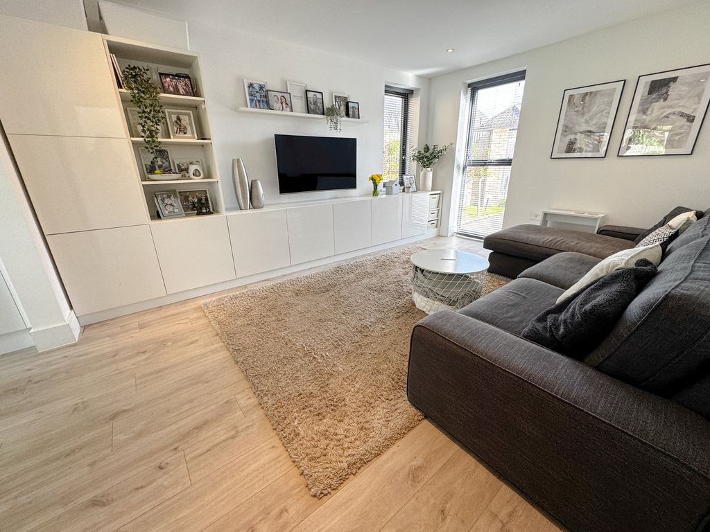 Property photo 2 of 26