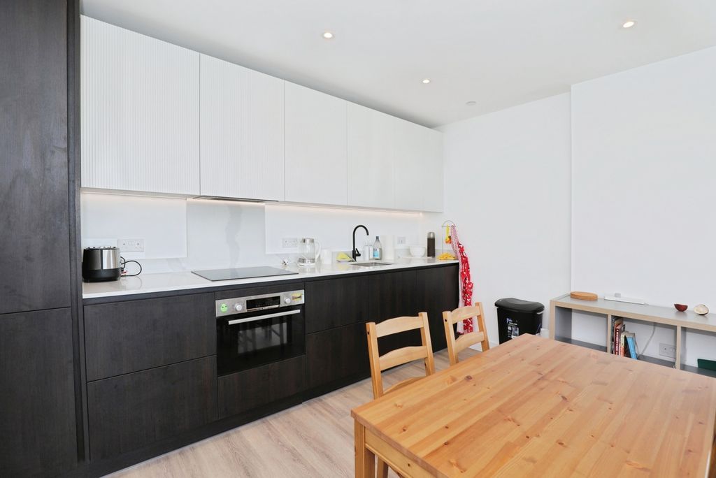 Property photo 3 of 20 Reception/Kitchen