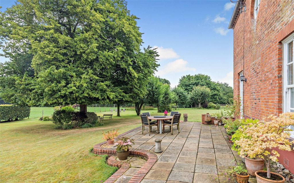 Property photo 2 of 29 Terrace