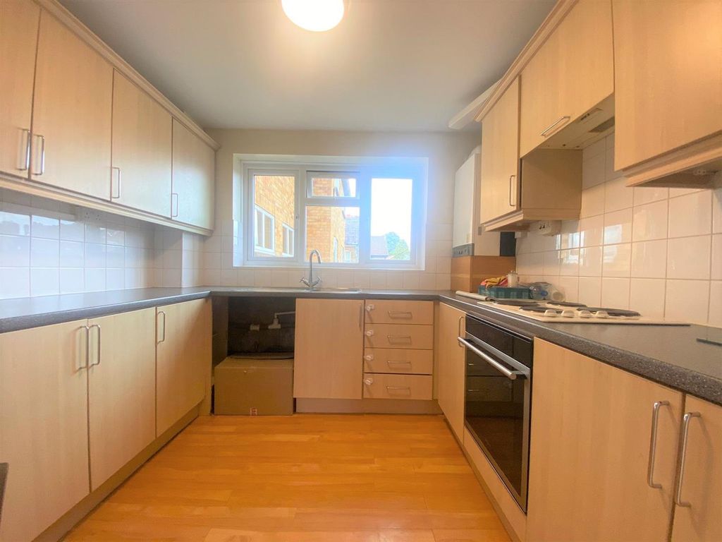 Property photo 3 of 7 Kitchen