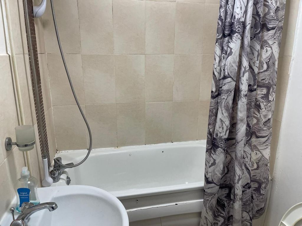 Property photo 2 of 3 Bathroom