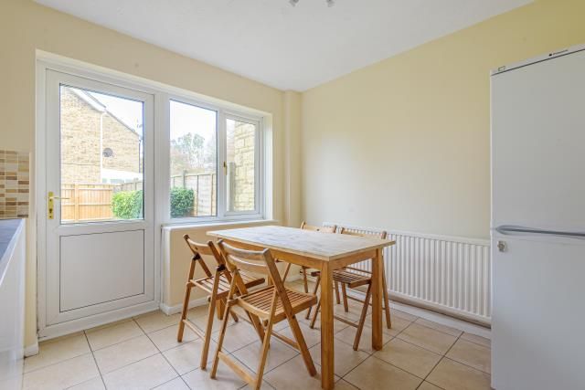Property photo 3 of 10 Kitchen
