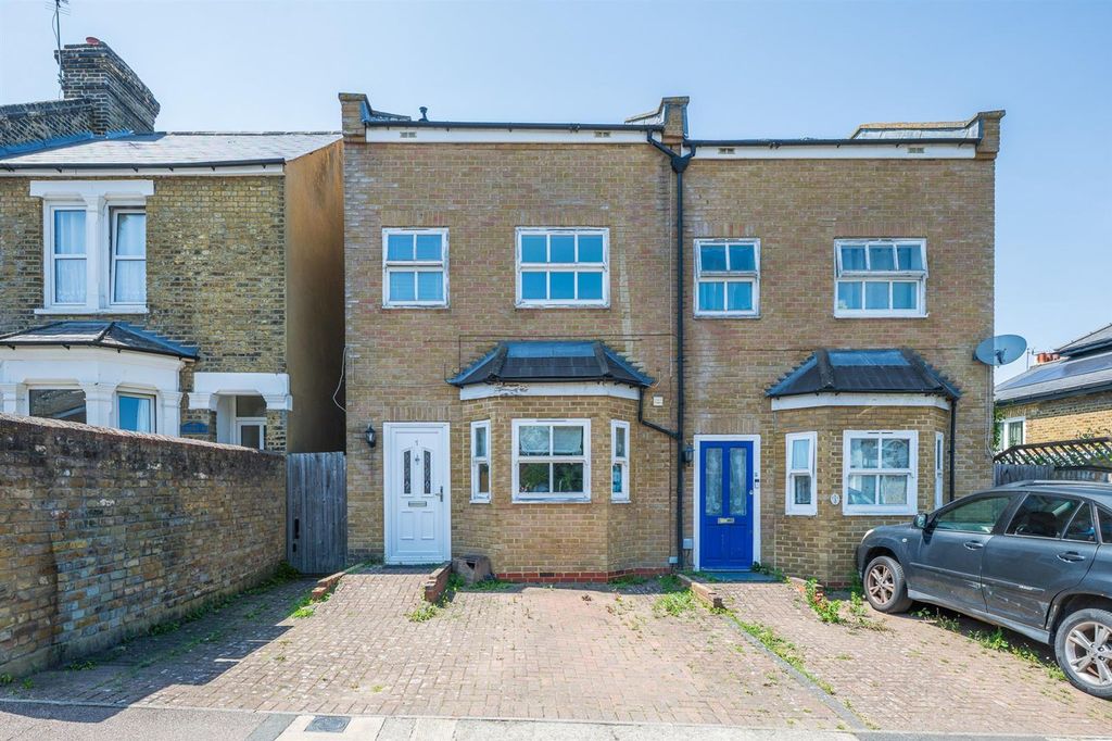Property photo 1 of 11