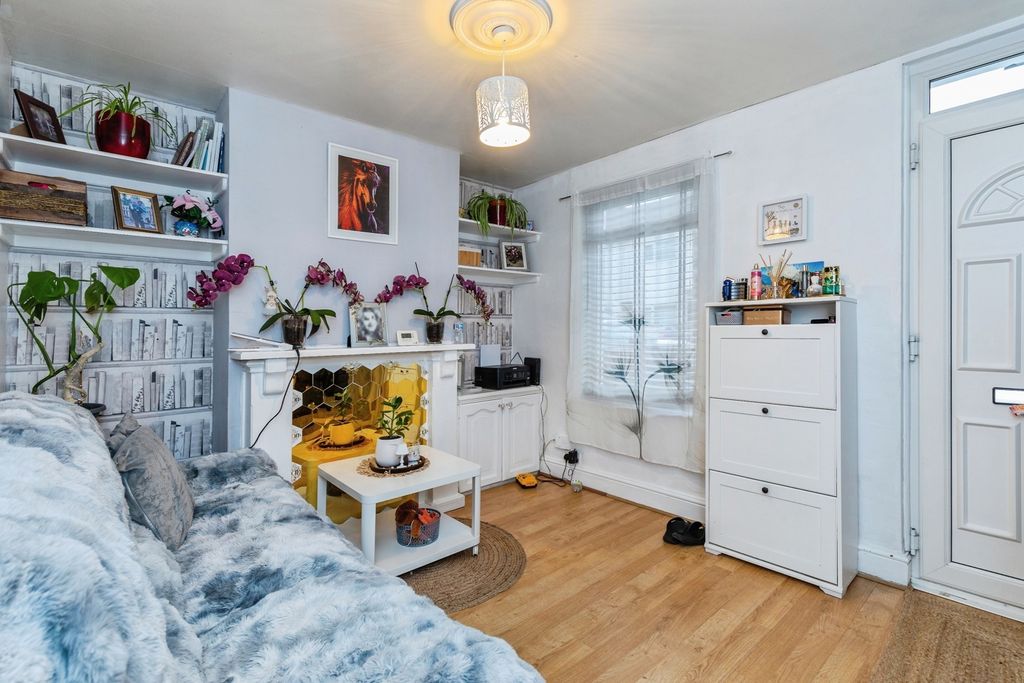 Property photo 2 of 19 Pbox-Img.Jpg