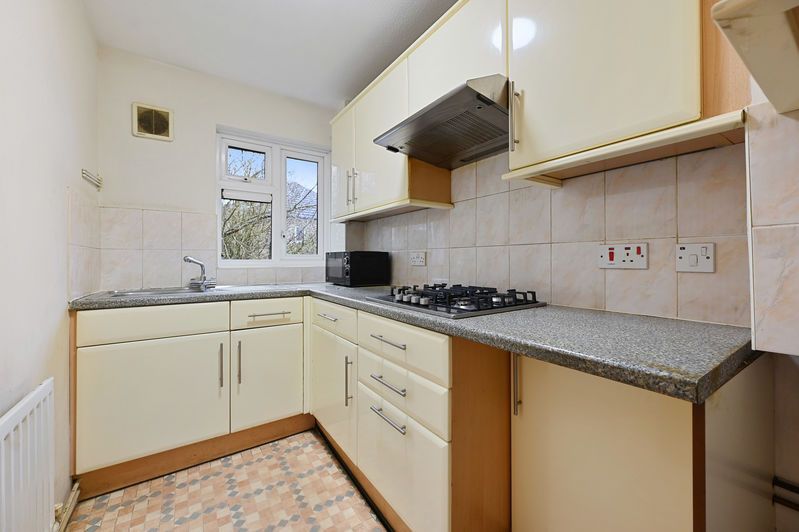 Property photo 3 of 8 Photo 4