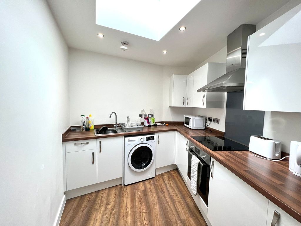 Property photo 3 of 7 Kitchen