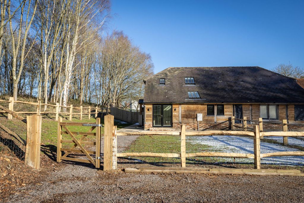 Property photo 2 of 23 Front (Exterior)