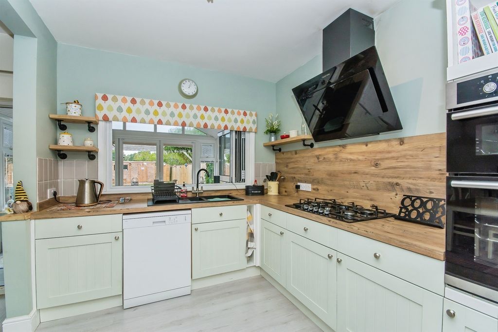 Property photo 2 of 17