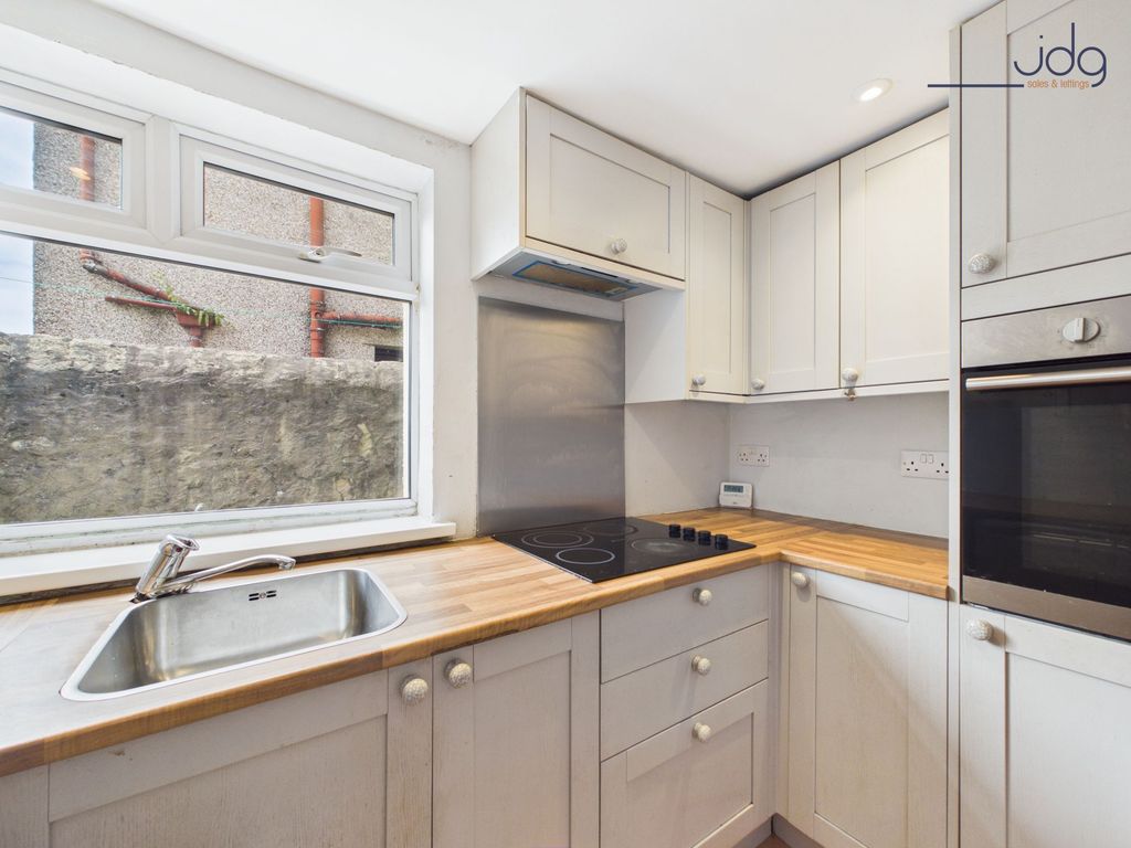 Property photo 2 of 12 Kitchen