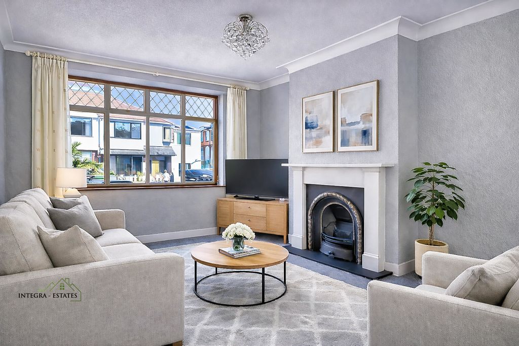 Property photo 2 of 23 Staged Living Room Se26