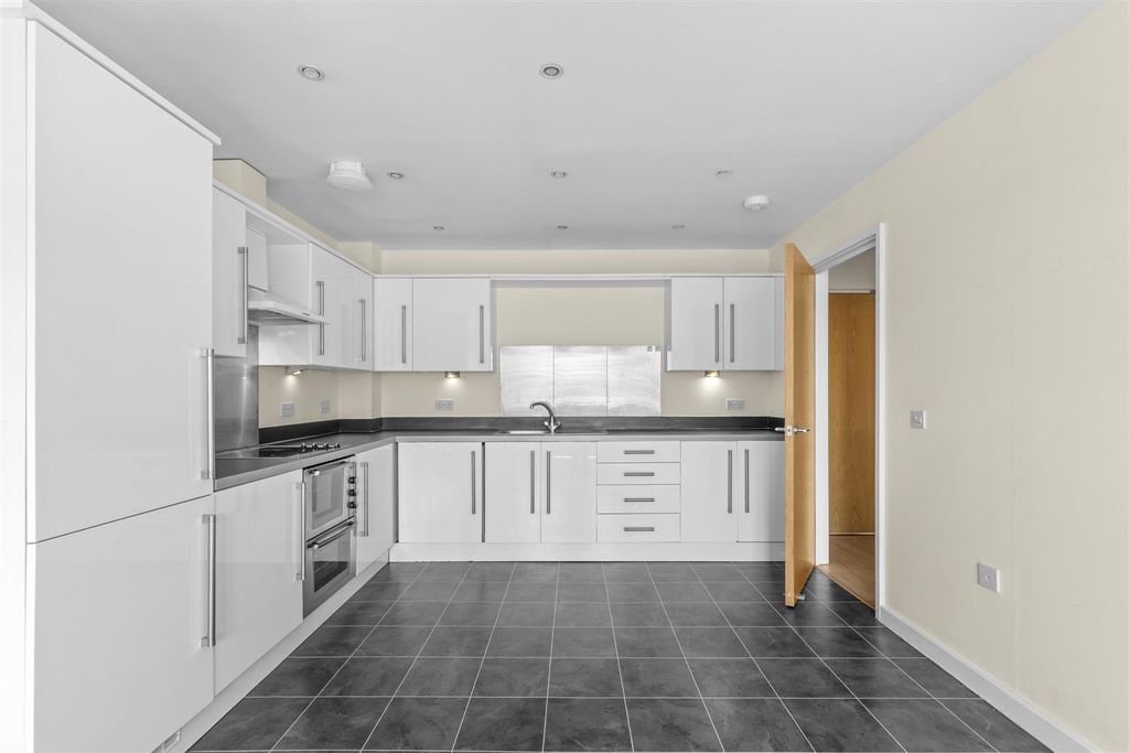 Property photo 3 of 11 Mathews House, Tadros Court-7.Jpg