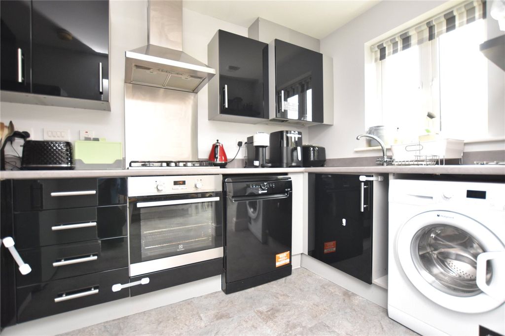 Property photo 3 of 22 Picture No. 06