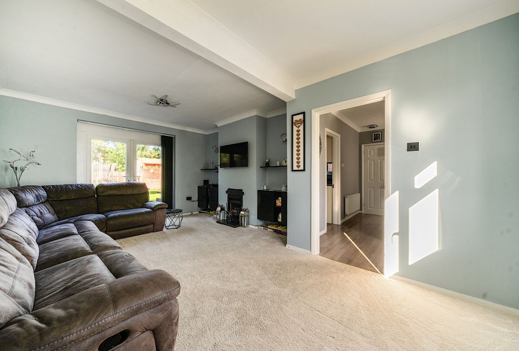 Property photo 2 of 16 1353403-5-68c3E8A...