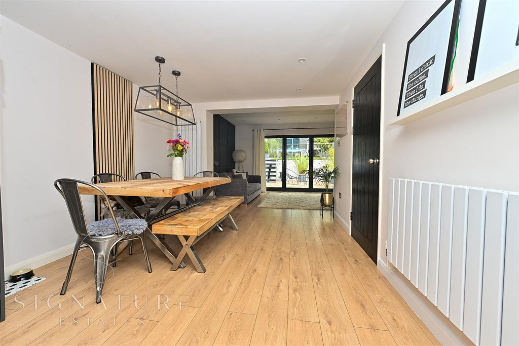 Property photo 3 of 19 Dining Area