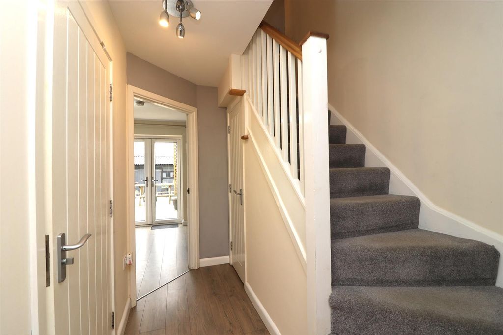 Property photo 2 of 29 Hallway