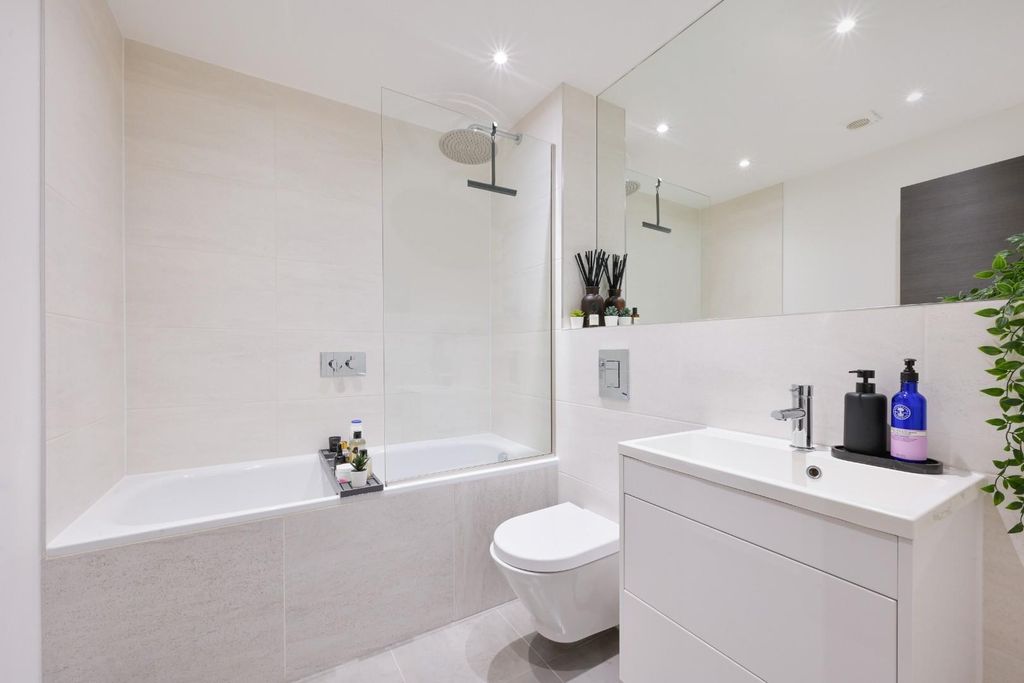 Additional image 15 of 2 bed flat for saleThe Drive, Coulsdon CR5