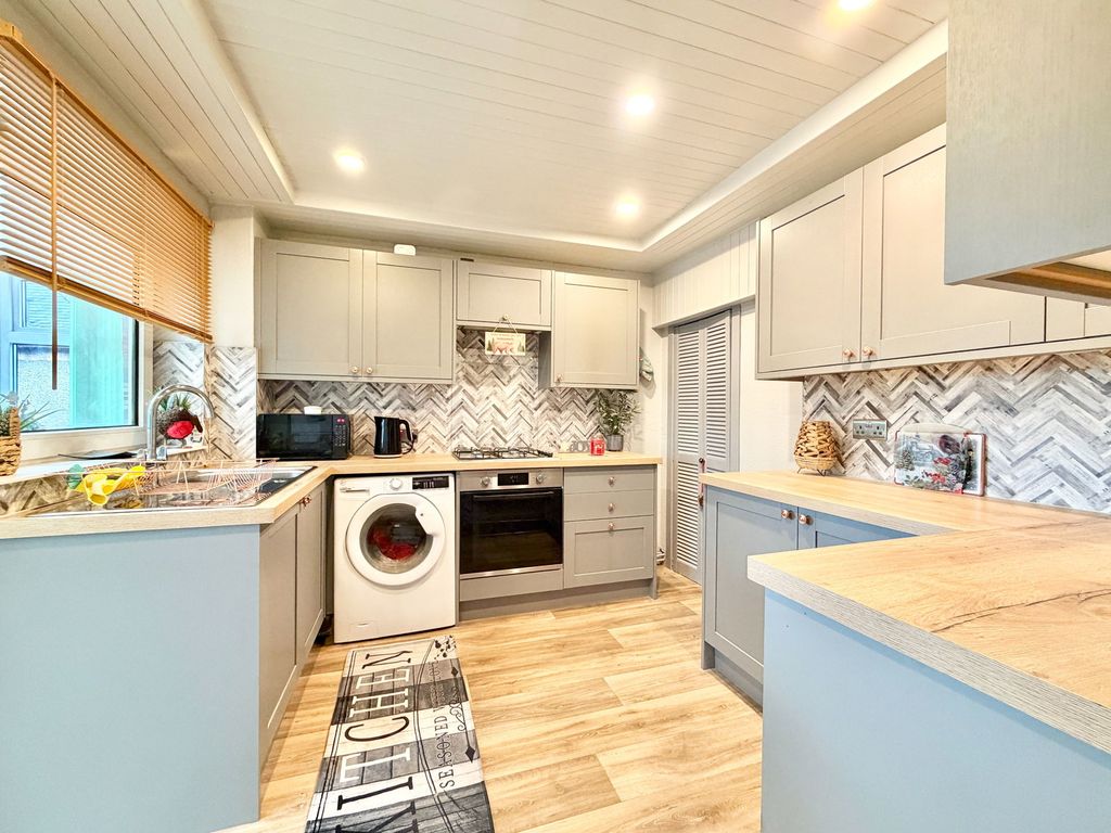 Property photo 3 of 32