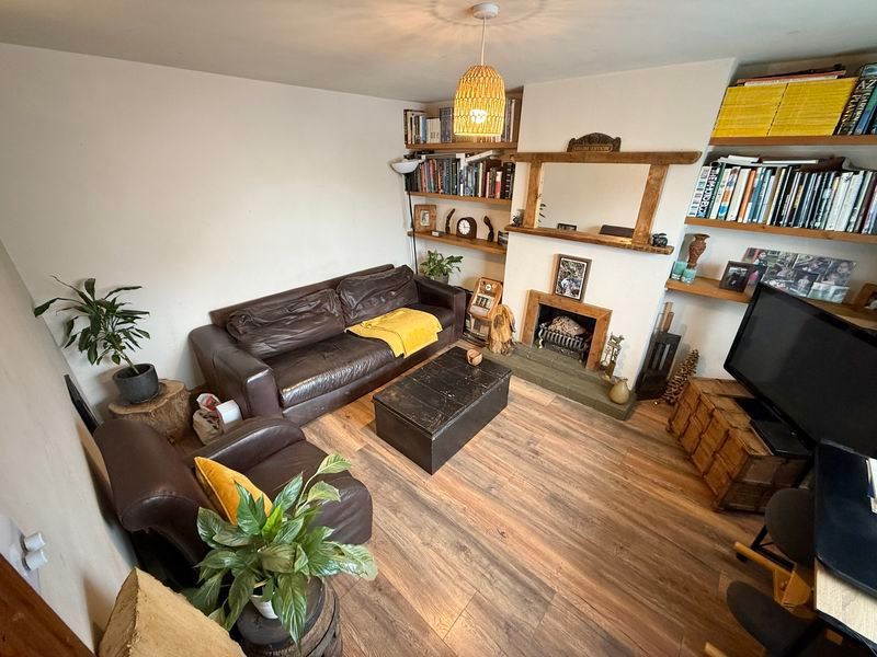 Property photo 2 of 14 Lounge