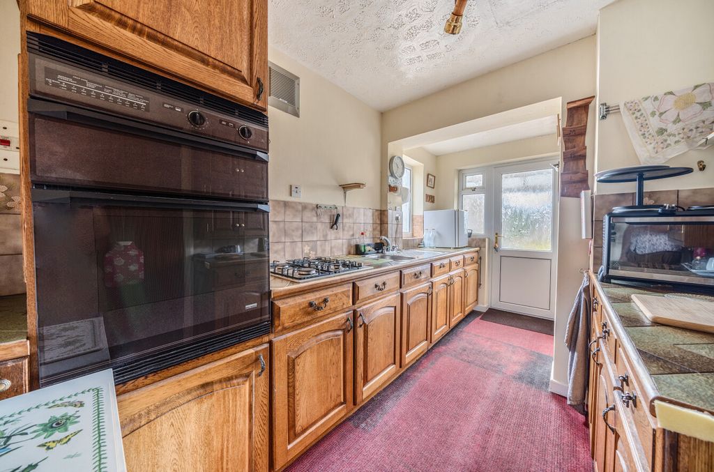 Property photo 3 of 15 Bampton, Seddons