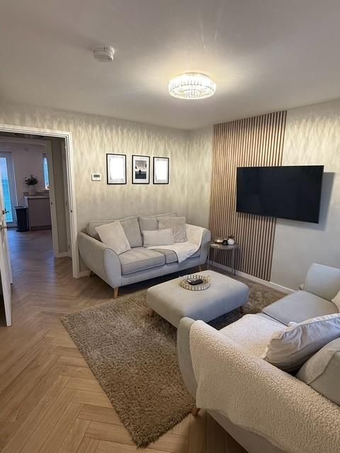 Property photo 3 of 13 9 Clover Avenue - Lounge.Jpg