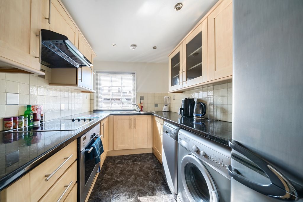 Property photo 3 of 8 Kitchen