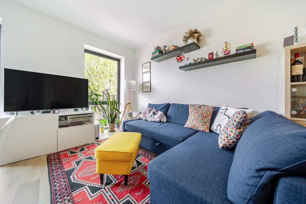 Property photo 3 of 17 1448281-9-69E60Fb...