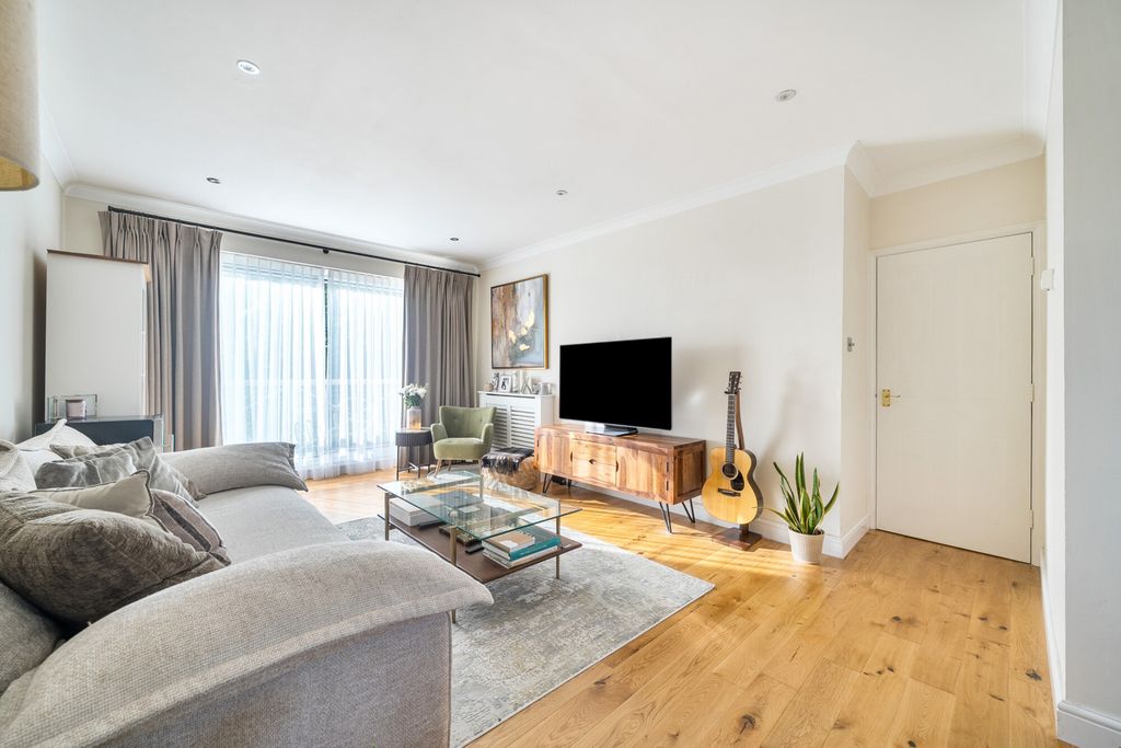 Property photo 3 of 18 1521239-11-6Aacfd...