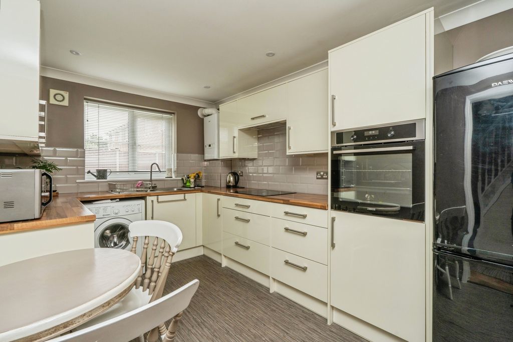 Property photo 1 of 11 Kicthen