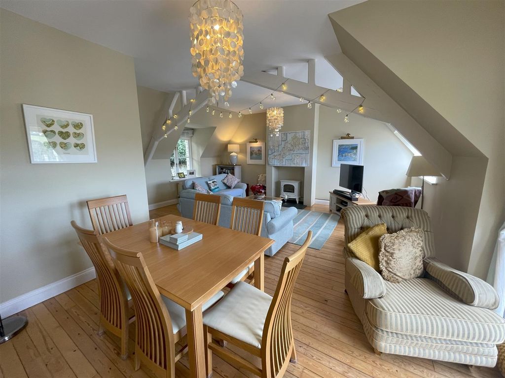 Property photo 3 of 14 Sitting Room