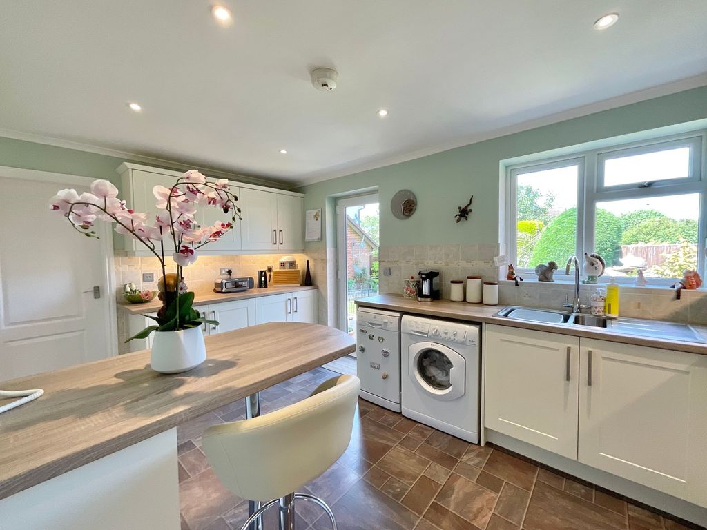 Property photo 3 of 28