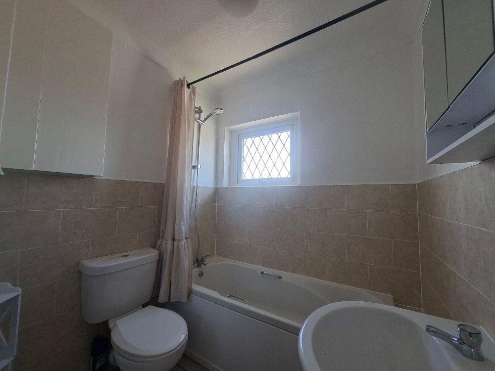 Property photo 1 of 8 Bathroom