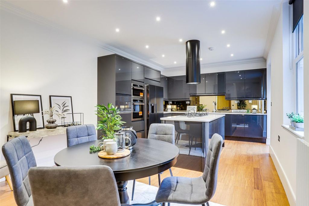 Property photo 1 of 28