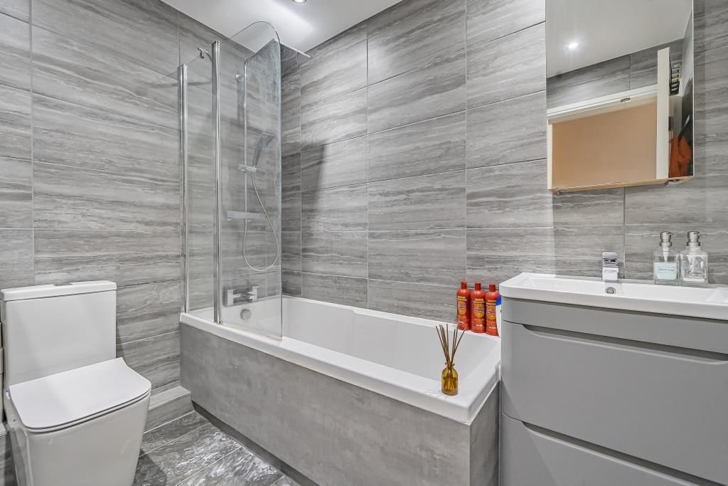 Property photo 3 of 12 Bathroom