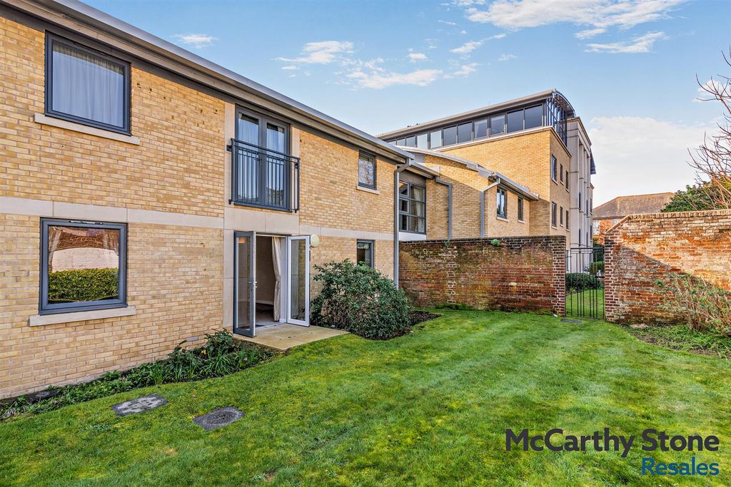 Property photo 1 of 26 8680833-Exterior17-800.Jpg