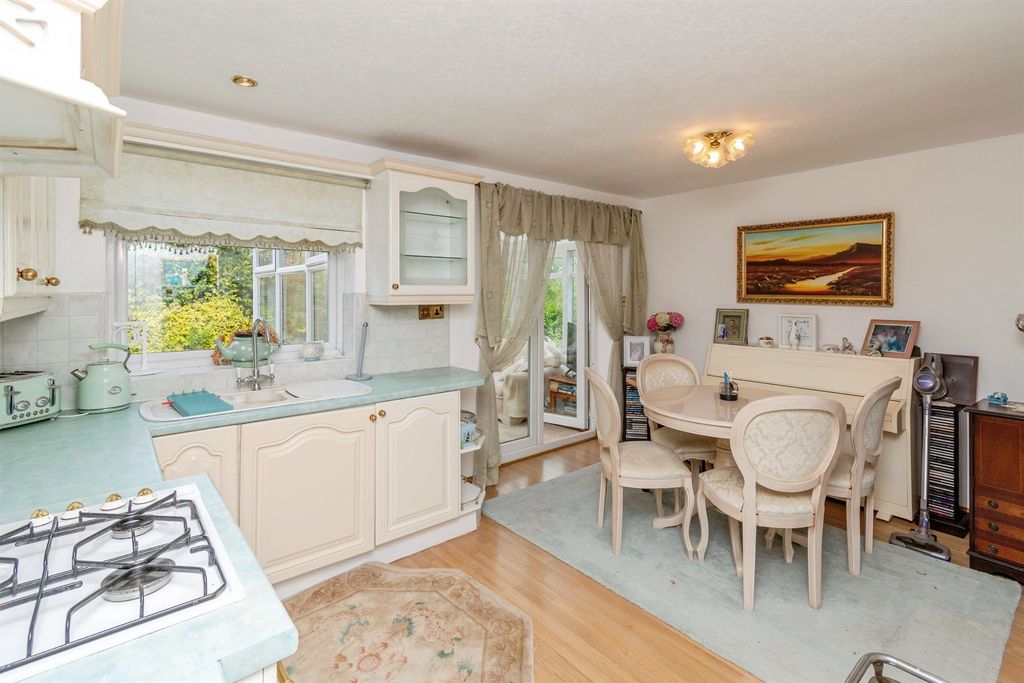 Property photo 2 of 16