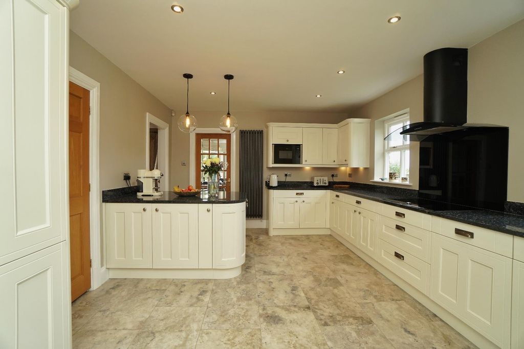 Property photo 2 of 32 Kitchen
