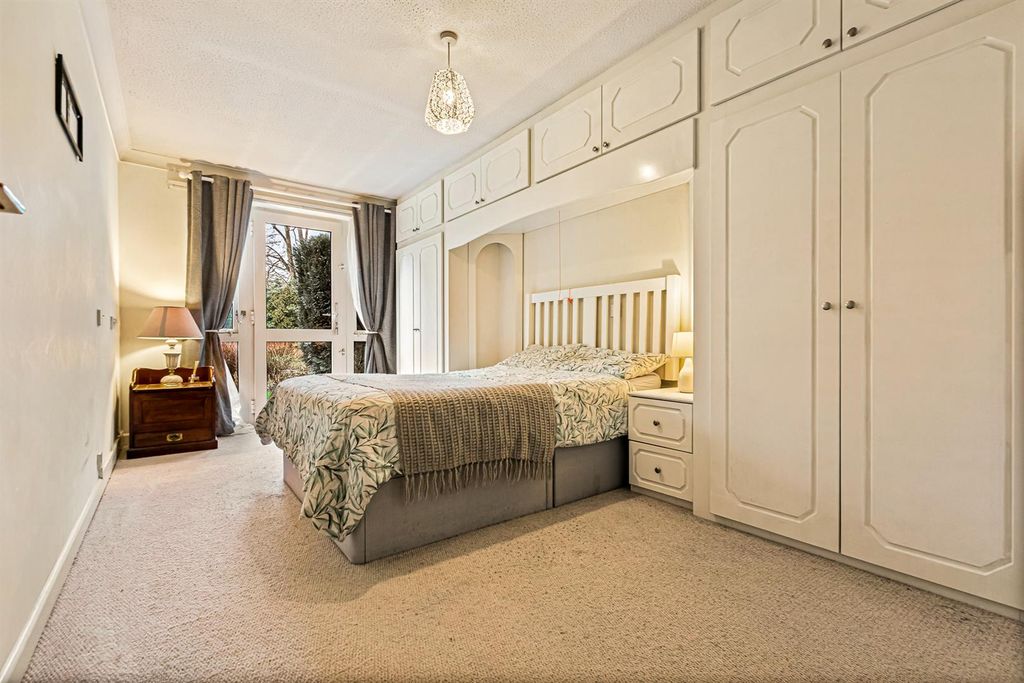 Property photo 3 of 18 Bedroom