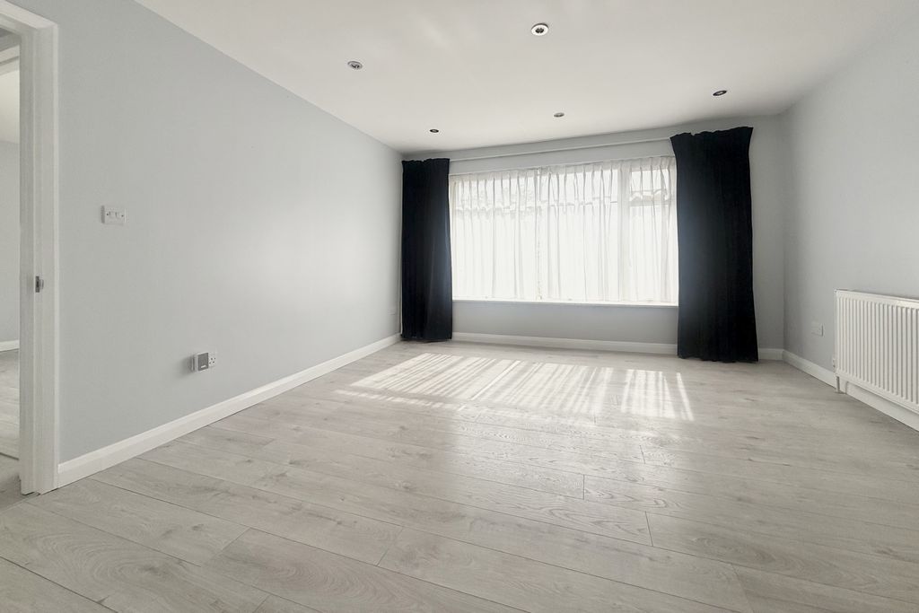 Property photo 2 of 9 2