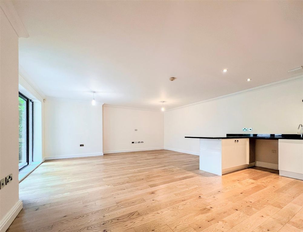 Property photo 3 of 17 Lounge/Kitchen