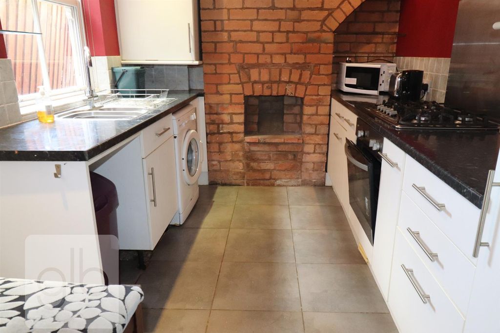 Property photo 2 of 14 25.Png