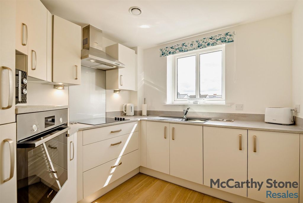 Property photo 3 of 15 Kitchen;