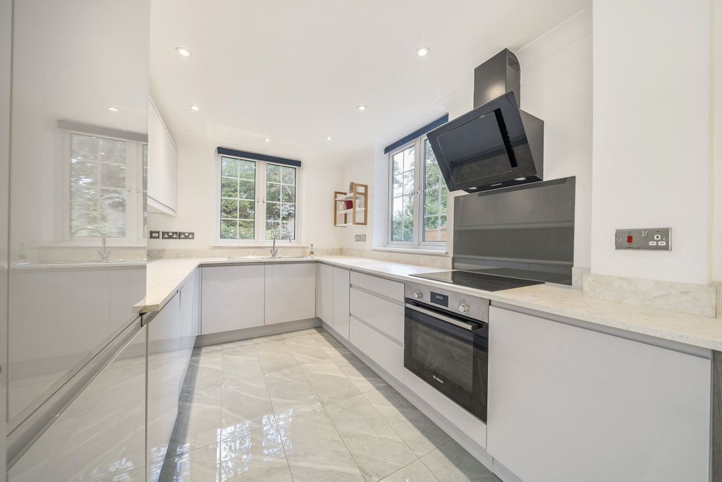 Property photo 3 of 16 Kitchen