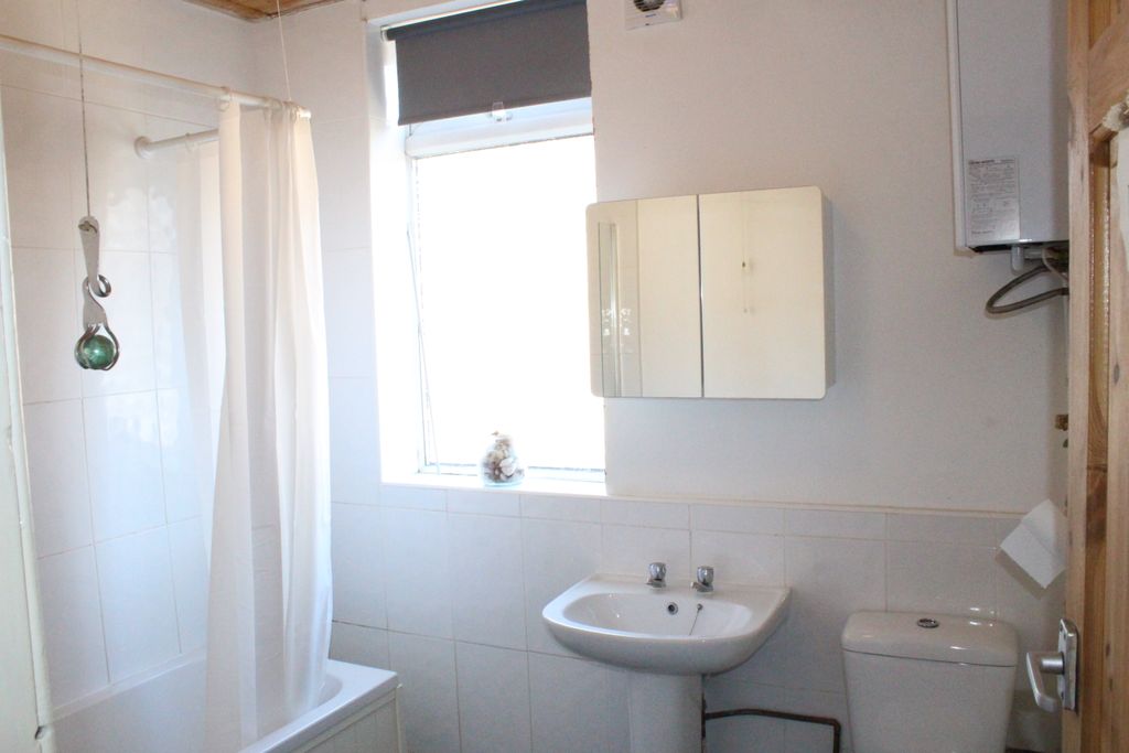 Property photo 3 of 8 Bathroom