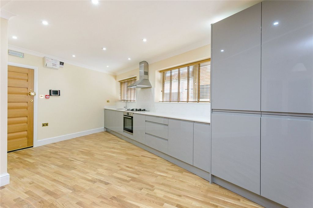 Property photo 3 of 9 Kitchen