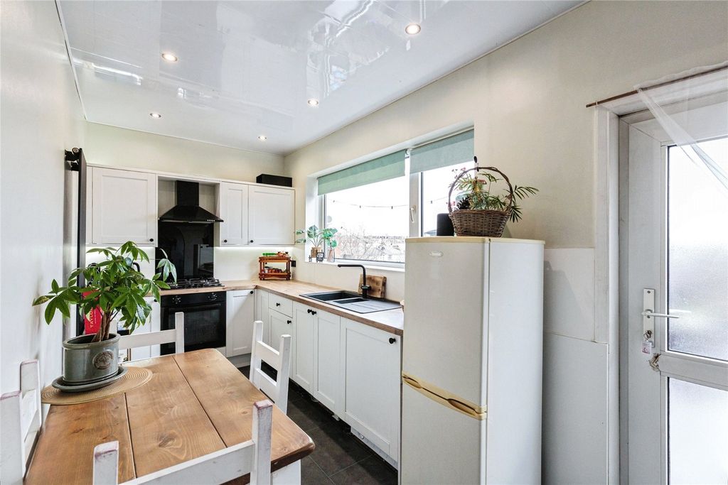 Property photo 2 of 15 Dining Kitchen